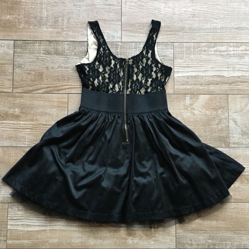 *SOLD*   🥂✨F21 Flirty Black & Tan Lace Mini Dress - Picture 7 of 8